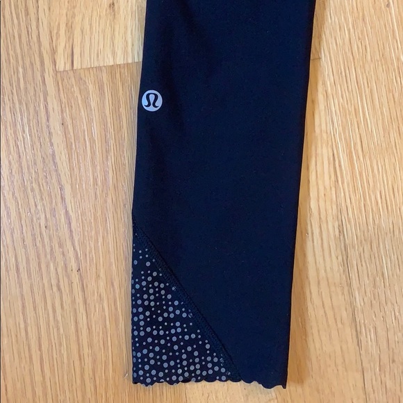 Reflective black lululemon leggings - Picture 5 of 7